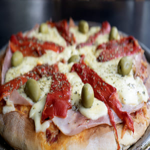 pizza jamon y muzarella